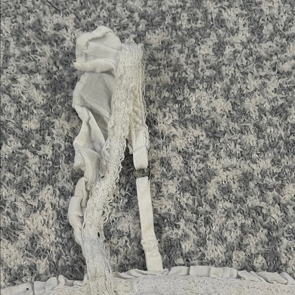 Abercrombie & Fitch Cream Ruffled Strap Top size Small - Picture 2 of 10